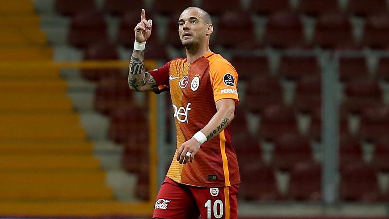Zyrtare: Galatasaray e largon Sneijderin, nuk guxon të bashkohet me asnjë klub turk për tri vite