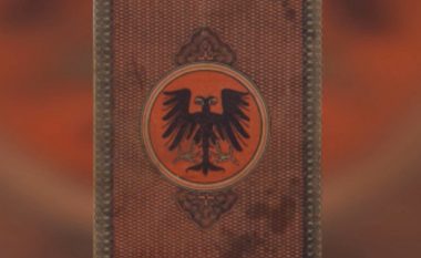 Vazhdon debati për flamurin kombëtar shqiptar: Më 28 Nëntor 1912, shqiponja kishte qafë të drejtë nga ku dalin dy koka (Video)