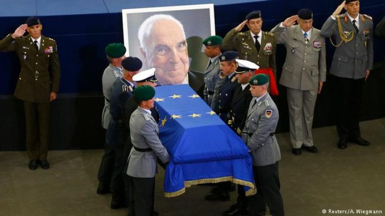 Ceremoni e përmortshme për Helmut Kohl në Strasburg