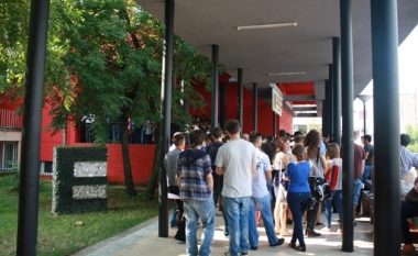 Këtë vit, më pak studentë të rinj në UP (Video)