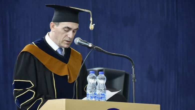 UBT mbajti ceremoninë e diplomimit për vitin akademik 2016/2017