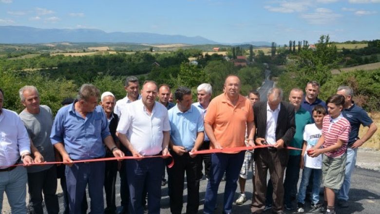 Asfaltohet rruga në lagjen “Bakaja” të Shtupelit të Klinës