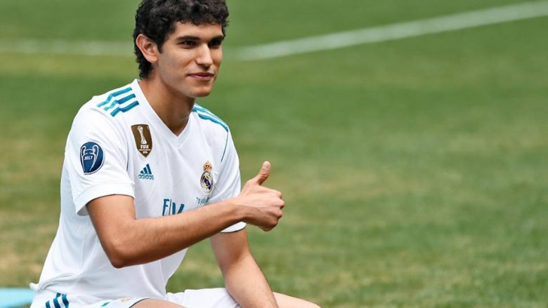 Reali prezantoi pasardhësin e Pepes: Është kënaqësi të vesh fanellën e Madridit