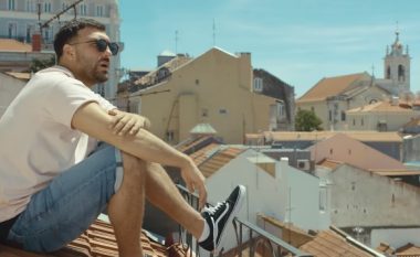 Nga Lisbona në Mykonos e Bullgari, klipet verore të estradës 'freskojnë' publikun (Video)