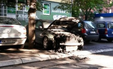 Kush po i djeg makinat e po kërcënon në veri të Kosovës? (Video)