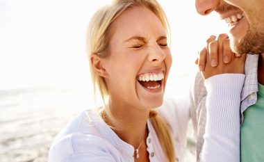Cila është lidhja midis qeshjes dhe sëmundjes?