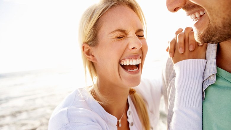 Cila është lidhja midis qeshjes dhe sëmundjes?