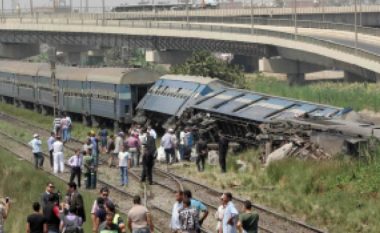 18 të vdekur nga përplasja e dy trenave në Egjipt