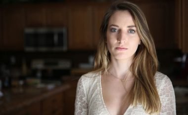 Kishte lindur pa vaginë, 22-vjeçarja i nënshtrohet ndërhyrjes kirurgjikale që për herë të parë e bëri të ndihet si “femër” (Foto/Video)