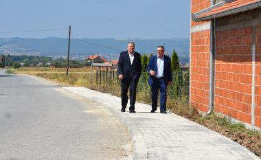 Ndërtohet trotuari në fshatin Lladoc