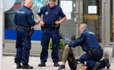 Dëshmitarët e sulmit në Finlandë: Gruaja bërtiste, vrasësi therte të gjithë para vetes