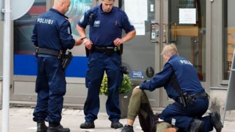 Dëshmitarët e sulmit në Finlandë: Gruaja bërtiste, vrasësi therte të gjithë para vetes