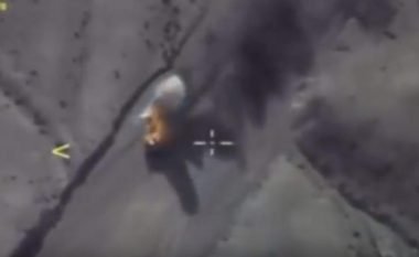 Forcat ajrore ruse bombardojnë konvojin e militantëve të ISIS-it (Video, +16)