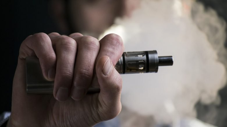 Vetëm një thithje e cigareve elektrike e rrit rrezikun e sëmundjeve vdekjeprurëse