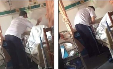 Filmohet i biri duke goditur me shuplaka e grushta babanë e tij të shtrirë në spital, që ka probleme psikike (Video, +18)