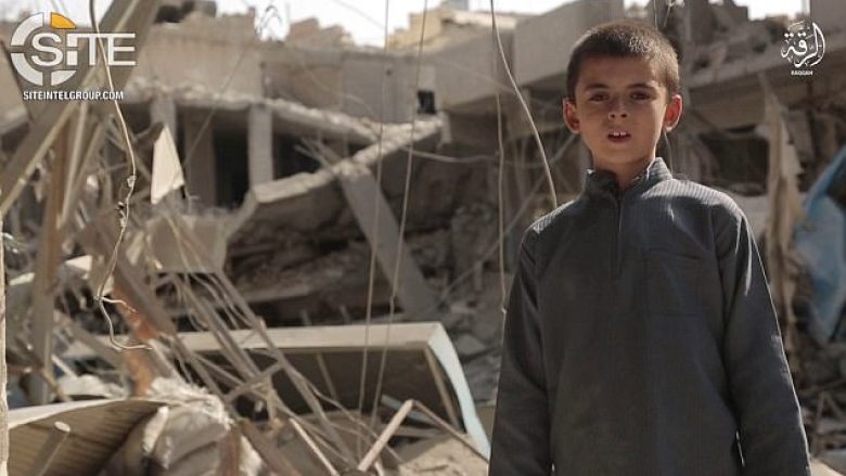 Dhjetëvjeçari nga SHBA-të “fytyra e re e ISIS-it”: Kërcënon Trumpin dhe e porosit se lufta sapo ka filluar (Video)