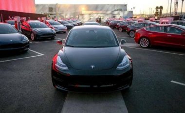 Dhjetëra mijëra blerës heqin dorë nga Tesla 3 për këtë arsye