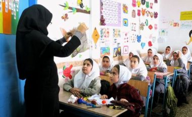 Gratë që nuk lindin fëmijë, nuk mund të bëhen mësuese në Iran