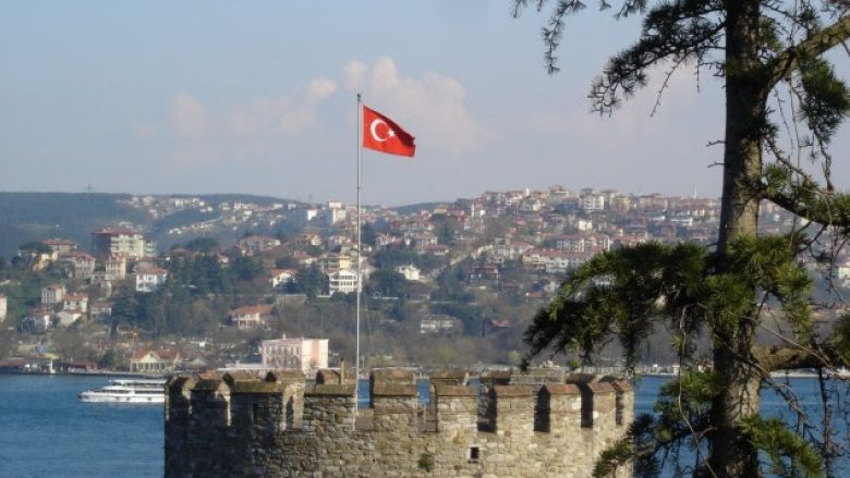Turqia shkarkon edhe disa qindra zyrtarë shtetërorë