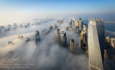 Kullat në Dubai sfidojnë retë: Imazhe interesante të shkrepura nga aeroplani