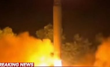 Momenti kur Koreja e Veriut lanson raketën e cila fluturon mbi Japoni (Foto/Video)