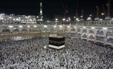 Për miliarda kureshtarë në botë, shikoni çfarë ka brenda Qabesë në Mekë (Foto)
