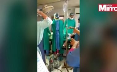 Mjekët grinden gjatë operacionit, harrojnë gruan e shtrirë pa vetëdije dhe foshnjën e porsalindur që vdes nga neglizhenca e tyre (Video)