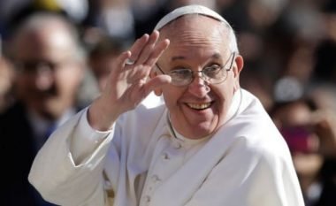 Papa Françesku rrëfen për gratë dhe komunizmin