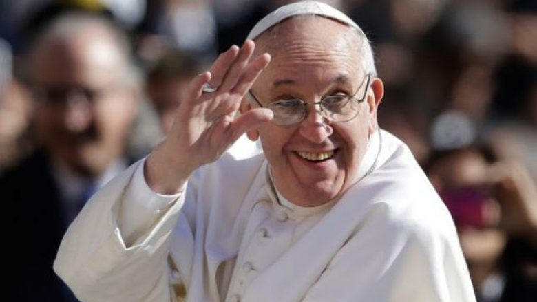 Papa Françesku rrëfen për gratë dhe komunizmin