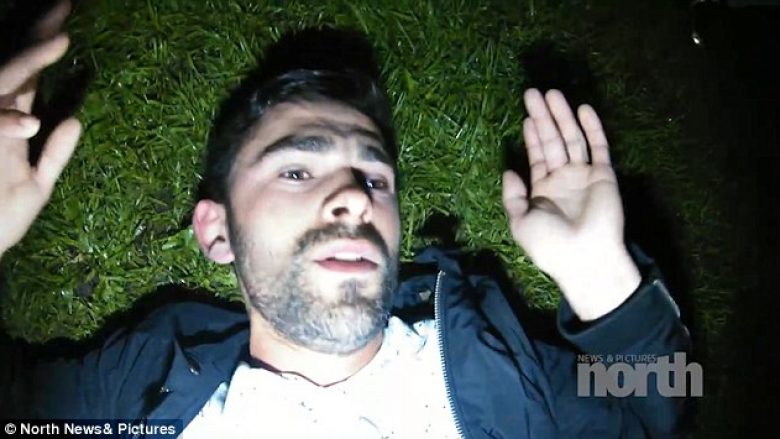 Momenti kur i riu shqiptar i cili besonte se po fliste me një “14-vjeçare”, kapet nga “gjuetarët e pedofilëve” (Video)