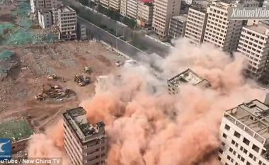 Kinezët i shembin 36 ndërtesa për 20 sekonda (Video)