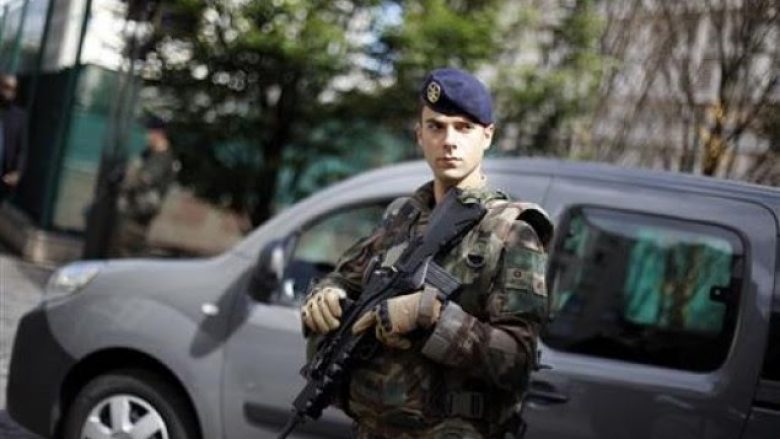 Nisin hetimet për sulmin ndaj ushtarëve francezë në Paris