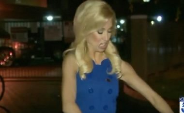 I kapet një insekt në fustan derisa po raportonte live, gazetarja për pak sa nuk u çmend nga frika duke bërtitur e kërcyer (Video)