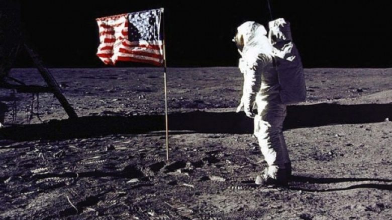 Një shqiptaro-amerikan ka qenë pjesë e misionit të Apollo 11 në Hënë