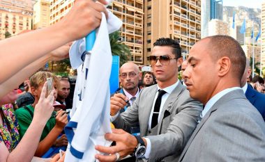 Ronaldo, Messi, Buffon dhe yjet tjerë mbërrijnë në Nyon (Foto)