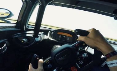 Aston Martin Vulcan në lëvizje, në terren sfidues me 360 kilometra në orë (Video)