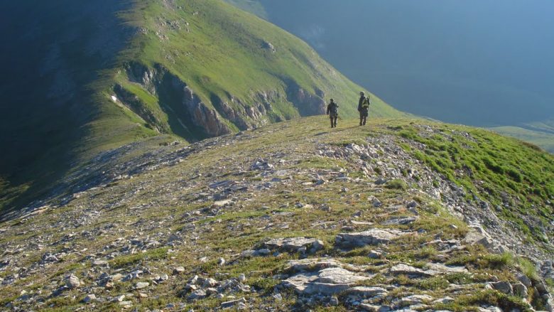 Shoqatat bjeshkatare kërkojnë heqjen e ndalesës për lëvizje në pyjet e Maqedonisë