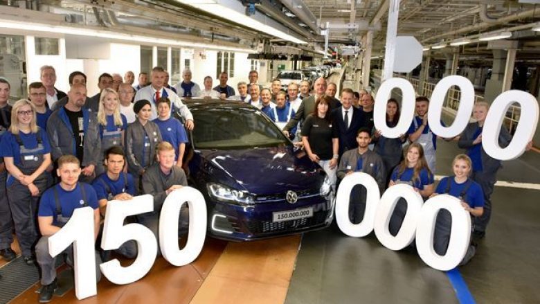 Brenda tetë dekadash Volkswagen ka prodhuar 150 milionë vetura (Video)