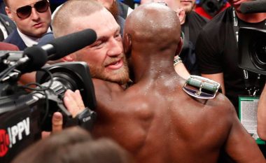 Mësohen fjalët që Mayweather ia kishte thënë McGregorit ndërmjet raundeve