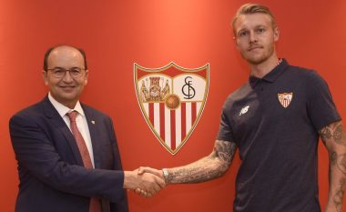 Zyrtare: Kjaer nënshkruan me Sevillan (Video)