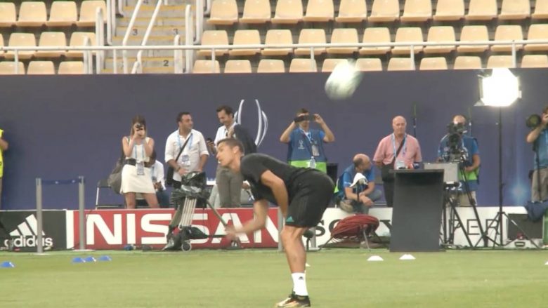 Ronaldo dhuron spektakël në stërvitjen para Superkupës në Philip II Arena (Video)