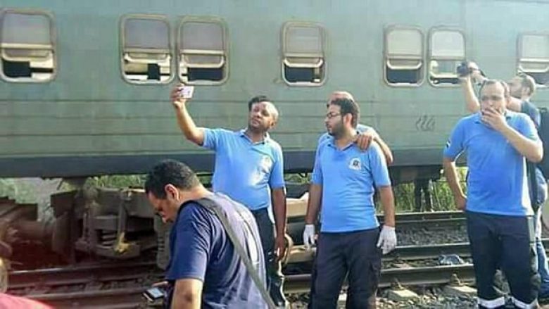 Dënohen infermierët që bënë selfie para trenave të përplasur ku mbetën 41 të vdekur (Foto)