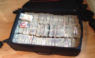 Forcat e rendit gjetën valixhen me gjysmë milion euro! (Foto)