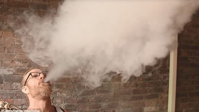 Gara në krijimin e tymit më të mira nga cigarja elektrike (Video)