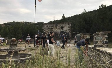 Hoti me Rininë Demokratike pastruan varrezat e dëshmorëve në Baballoq