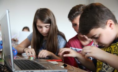 Aftësimi i vajzave në shkenca kompjuterike, një mundësi reale për të ardhmen e tyre
