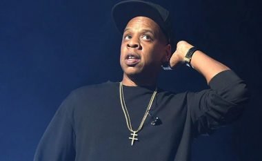 Jay Z nderon Benningtonin në koncertin e tij (Video)