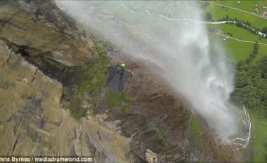 Lëvizte anës shkëmbit me 300 kilometra në orë dhe kaloi poshtë ujëvarës (Video)