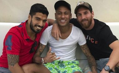Messi dhe Suarez takohen me Neymarin, ata tallen me Piquen (Foto)