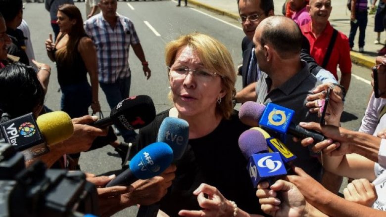 Kryeprokurorja e Venezuelës që njihet si kritikuese e kreut të shtetit, refuzon shkarkimin